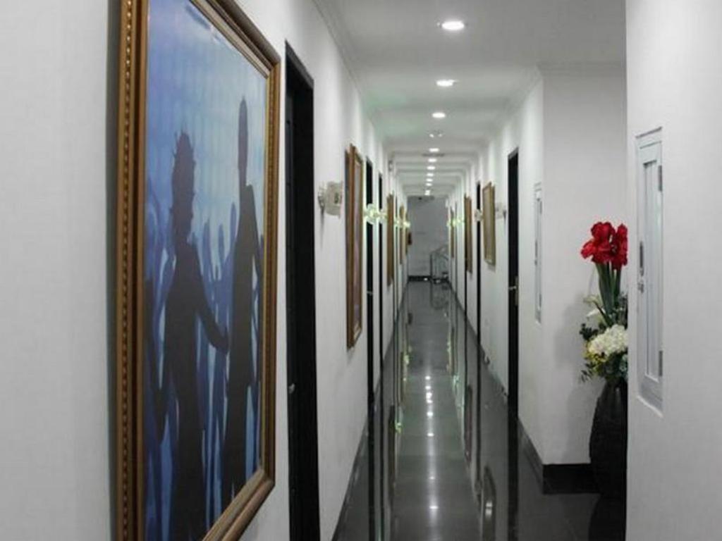 California Hotel *